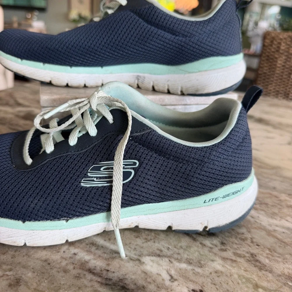 Skechers Women's Navy Memory Foam Sneakers Lightweight Walking Athleisure 7.5